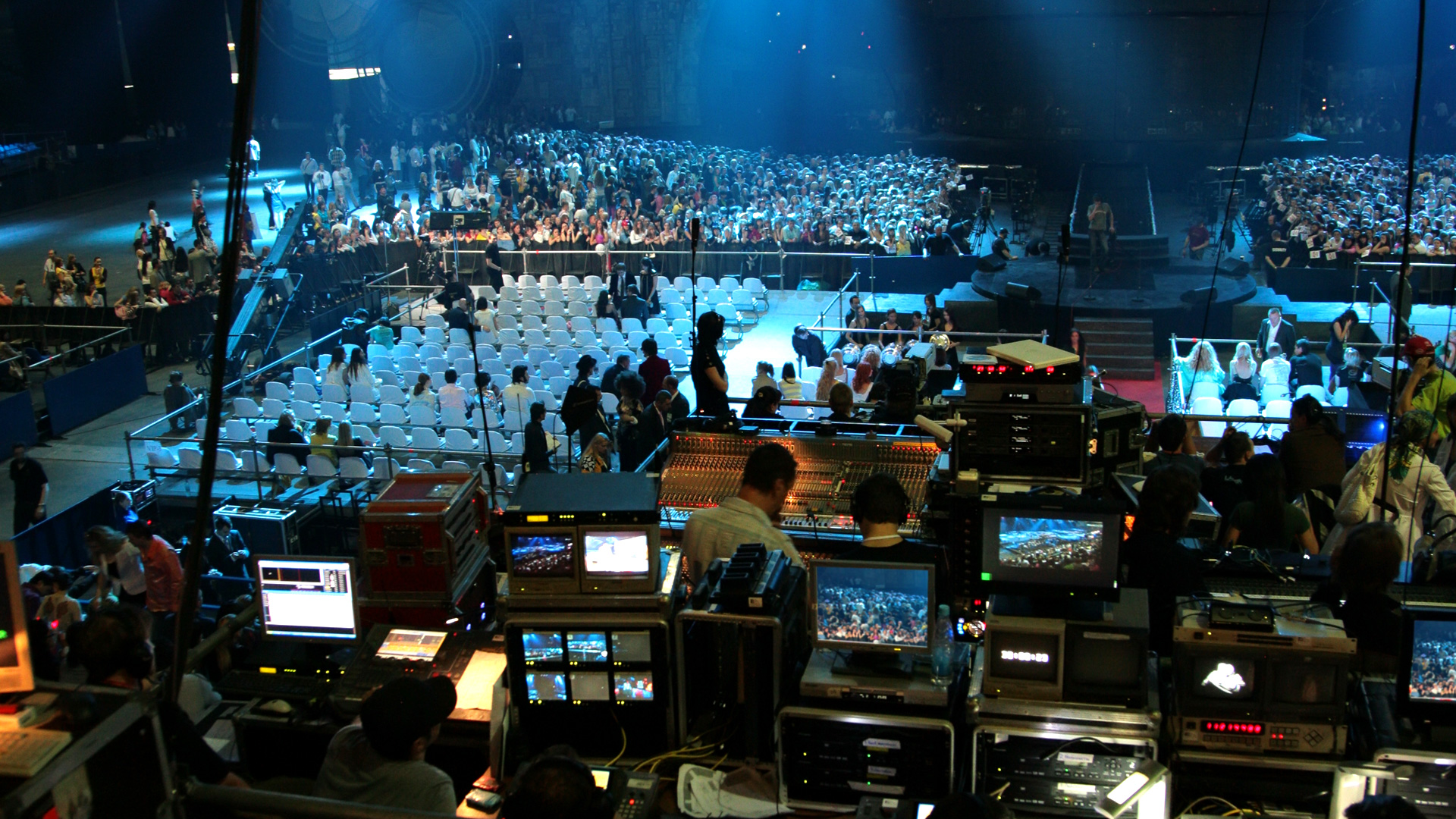 Concert arena crowd stage lighting engineer